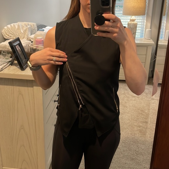 Vest - Picture 2 of 6